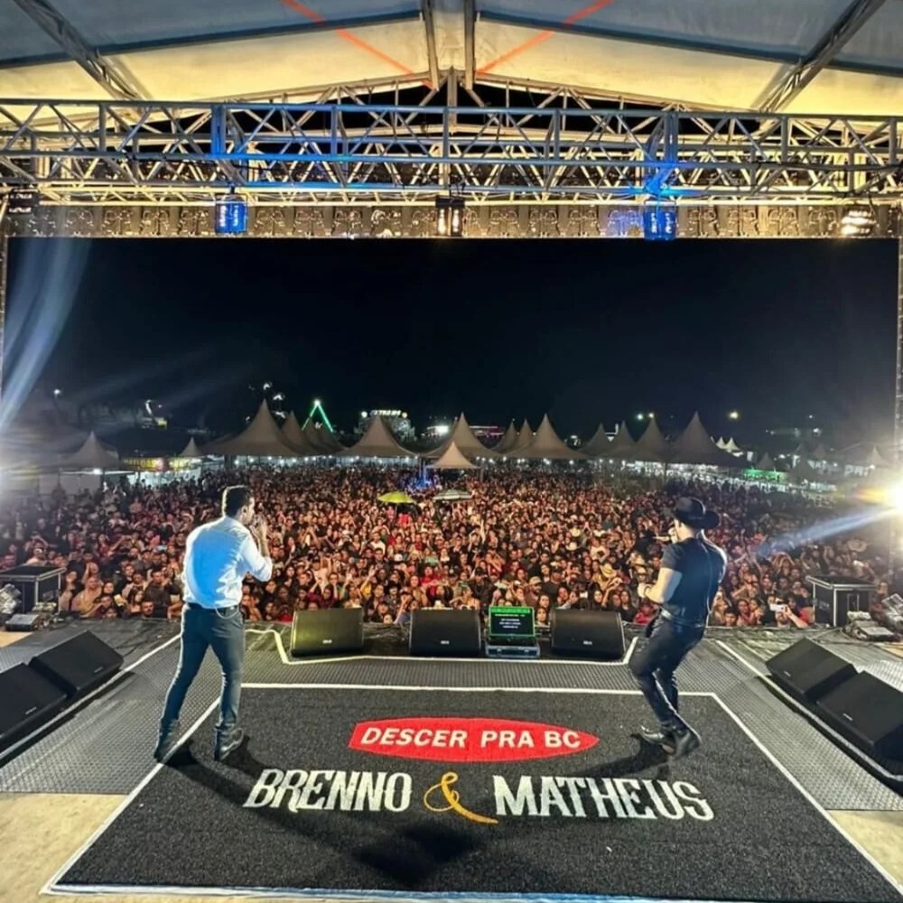 um-grande-publico-desceu-para-marilandia-do-sul-para-prestigiar-o-show-pra-la-de-animado-da-dupla-brenno-e-matheus-neste-domingo
